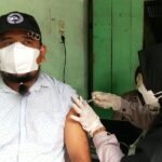 Percepat Vaksinasi Covid-19, Polsek Medan Tuntungan Datangi Langsung Rumah Warga