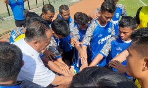 Suport Cahaya United, Bupati Sambangi Pemain Di Surabaya