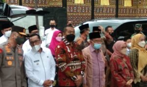 Mantan Wakil Presiden Ri Jusuf Kalla Kunjungi Sentra Tenun Lintau Buo Tanah Datar.