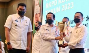 Bobby Nasution Berikan Penghargaan kepada 9 OPD Terbaik