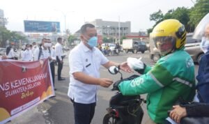 “Kumham Berbagi” 150 Paket Nasi Dibagikan Untuk Masyarakat
