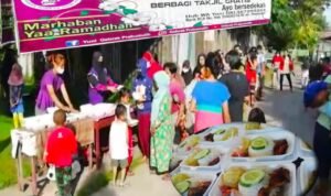 Senyum Ceria Ramadhan Kita, GEBRAK Prabumulih Bagikan 100 Nasi Kotak. Ayo Bersedekah!