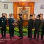 Rapat Paripurna, Bupati Tulungagung Menerima Rekomendasi LKPJ Akhir Anggaran Tahun 2021