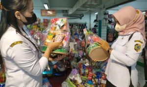 Saat Sidak, Dinkes Tulungagung Masih Temukan Produk Pangan Kurang Layak Jual