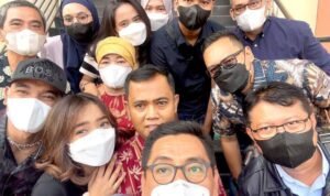 Fuji Ucapkan Syukur, Pak Haji Faisal Menangkan Hak Asuh Gala