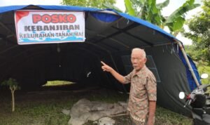 Tenda Penampungan Korban Banjir Talang Kelapa Diduga Dibuat Asal Jadi