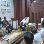 Enos Terima Audiensi Forum BEM dan PMII OKU Timur