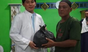 Safari Ramadhan di Sibau Hilir, Wabup Kapuas Hulu Berikan Santunan