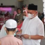 Silaturahmi dengan Anak Yatim, Bupati Labuhanbatu: Sampaikan Jika Ada yang Putus Sekolah