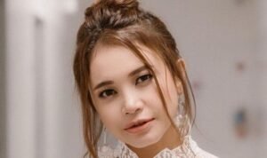 Rossa Jadi Saksi Kasus Penipuan Robot Trading DNA Pro   