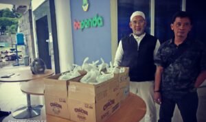 Keren! Komunitas GAS’R Beserta Asperator Samsat Jabar dan Biro Jasa Famili Bagikan Ratusan Takjil