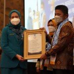 Partisipasi Turunkan Stunting, Ketua TP PKK OKI Dianugerahi Manggala Karya Kencana