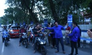 Bintang Muda Indonesia (BMI) DPC Lahat Berbagi Takjil Bersama Ketua DPD Demokrat Sumsel Cik Ujang