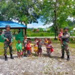 Senyum Anak Papua, Semangat TNI Diterima Bermasyarakat
