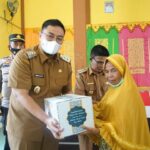 Kunjungi Beberapa Kecamatan, Wabup Tanah Datar Salurkan 2000 Paket Sembako