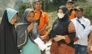 GOW Tanah Datar Bagikan Bantuan Paket Lebaran