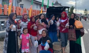 Sisihkan Rezeki dari Herbalife, Devat Bagikan Takjil