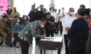 Bupati Labuhanbatu Tandatangani Komitmen Pencanangan Desa Ramah Perempuan dan Peduli Anak Bebas Stunting