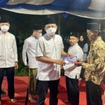 Safari Ramadan Diguyur Hujan Deras, Bupati Enos Santuni 30 Yatim Piatu
