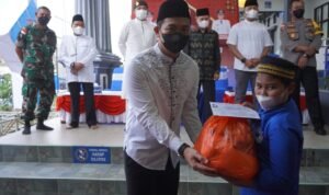 Bupati Kapuas Hulu Berikan Santunan ke Yatim Piatu dan Kaum Dhuafa