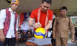 Bupati Kapuas Hulu Buka Turnamen Voli di Desa Nanga Awin