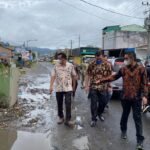 Wakil Bupati Karo Tinjau Jalan Rusak di Berastagi