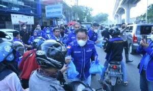 Momen Berbagi Terhadap Sesama DPD Partai Demokrat Berbagi Takjil