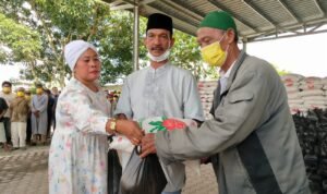 Peduli Sesama Warga, Rajendra Sitepu Bagikan 4 Ton Beras