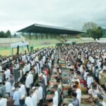Masyarakat Tanah Datar Memadati Lapangan Gumarang Batusangkar Untuk Salat Idul Fitri