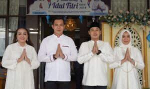 Idul Fitri 1443 H, Bupati Kapuas Hulu Silaturahmi ke Rumah Wakilnya