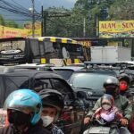 H+ 3 Arus Lalu Lintas Menuju Puncak Macet Total