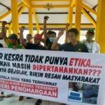 Puluhan Warga Desa Karanganom Geruduk Balai Desa 