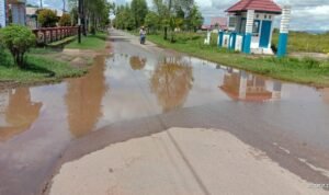 Miris!, Kondisi Jalan Adi Sucipto Putussibau Selatan Terkesan Luput dari Perhatian