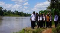 Bupati Kapuas Hulu Tinjau Lokasi Longsor di Desa Ingko Tambe