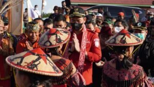 Bupati Kapuas Hulu Buka Gawai Dayak Kenerak   