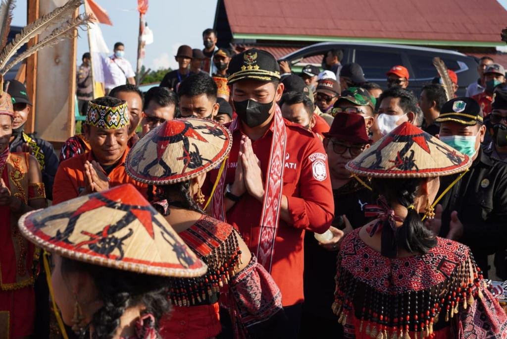Bupati Kapuas Hulu Buka Gawai Dayak Kenerak