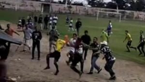 Pertandingan Sepakbola Piala Bupati Labuhanbatu Diwarnai Keributan