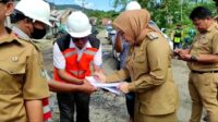 Sutinah Suhardi Tinjau Perbaikan Jalan di Mamuju