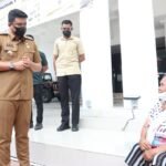 Temui Warga di Depan Balai Kota, Wali Kota Mendengarkan Langsung Keluhan Masyarakat