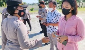 Kapolsek Tuntungan Periksa Kelengkapan Anggota dan Senpinya