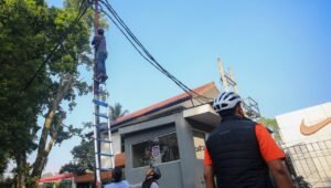 Ema Sumarna: Segera Potong dan Tertibkan Kabel Ilegal di Kota Bandung