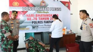 Polres Fakfak Gandeng TNI Gelar Bakti Kesehatan Donor Darah Sambut HUT Bhayangkara ke-76