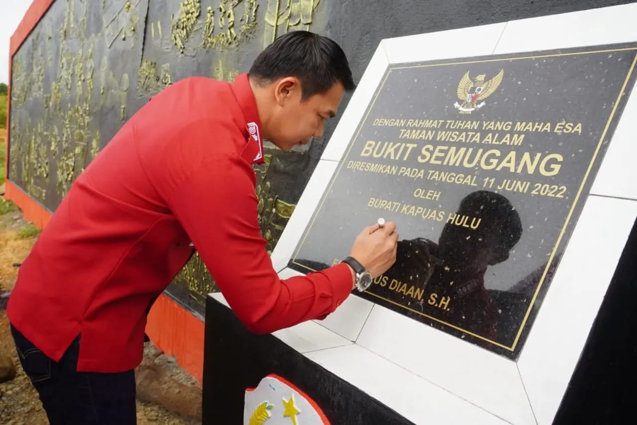 Bupati Kapuas Hulu Resmikan Taman Wisata Bukit Semugang