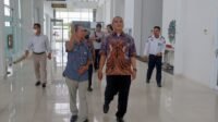 Kepala Kantor Imigrasi Kelas III Putussibau Dampingi Konjen RI ke Pos Lintas Batas