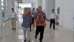 Kepala Kantor Imigrasi Kelas III Putussibau Dampingi Konjen RI ke Pos Lintas Batas