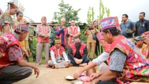 Bupati Kapuas Hulu Hadiri Gawai Sandau Ari