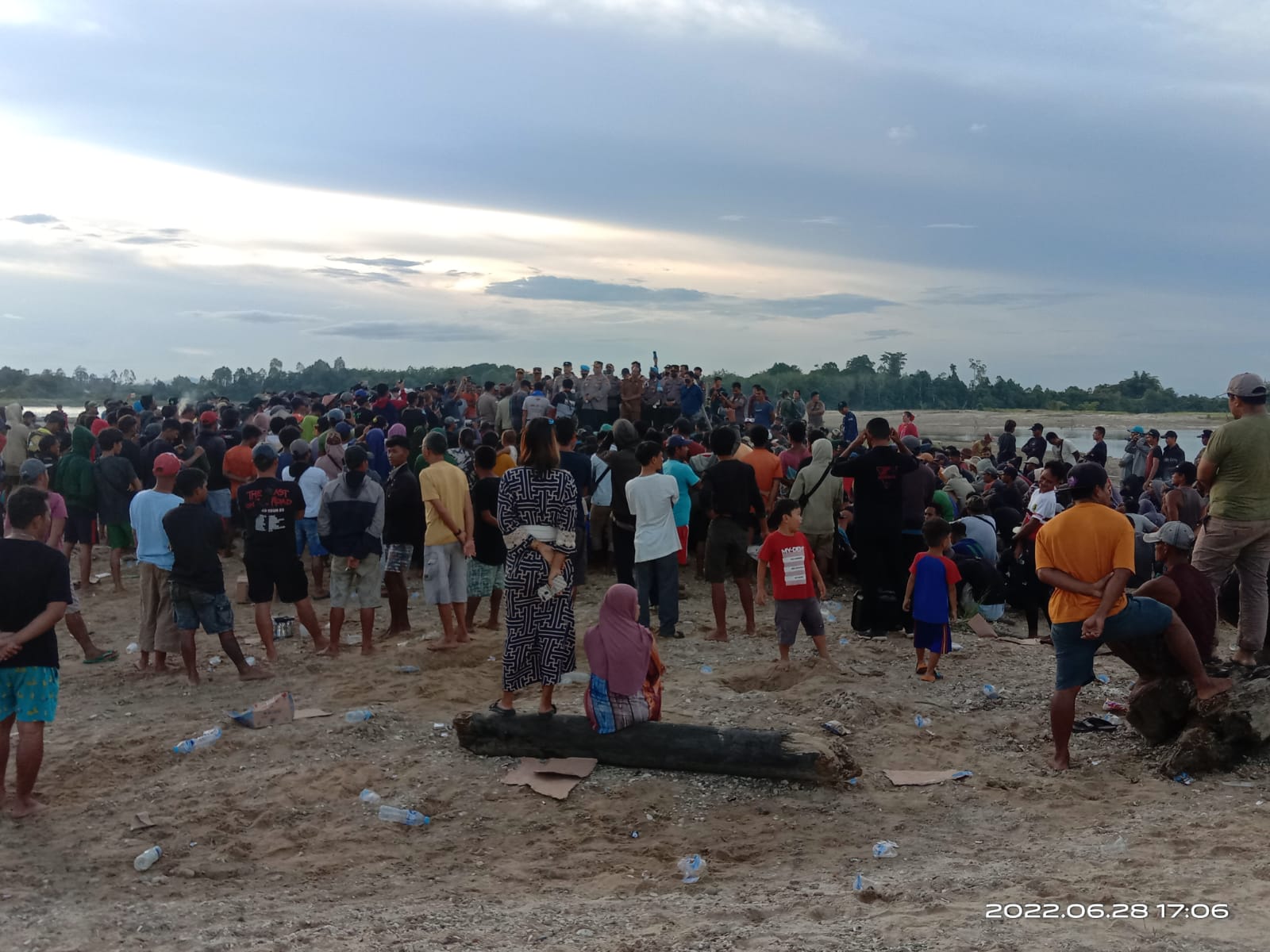 Kapolres Kapuas Hulu Ajak Pekerja Tambang Emas Patuhi Aturan