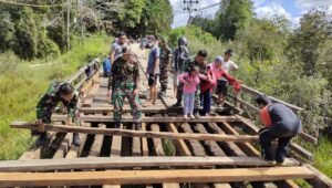Jembatan Penghubung Kecamatan Semitau Rusak, PT Duta Nusa Lestari Lakukan Perbaikan