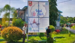 Rawan Picu Kecelakaan, Satpol PP Kapuas Hulu Turunkan Baliho