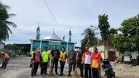 Jelang Hut Bhayangkara Ke 76, Jajaran Polsek Tuntungan Laksanakan Gotong Royong di Masjid